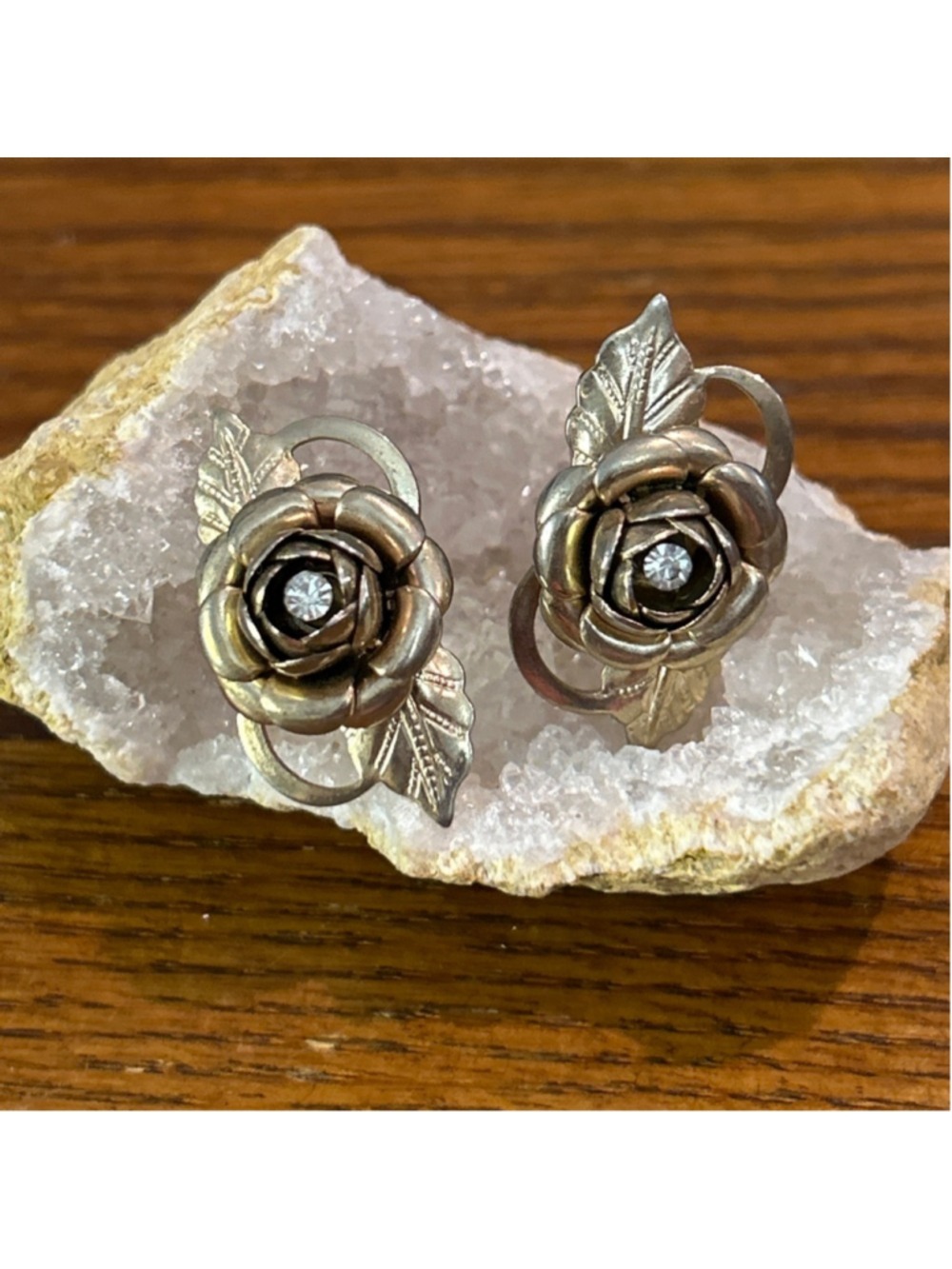 Women's vintage Gold Tone Rose Flower Screw Back Earrings One Size